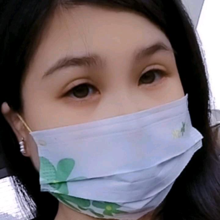 嫣然一笑
