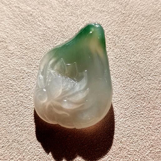 昆明山边的玉雕人
