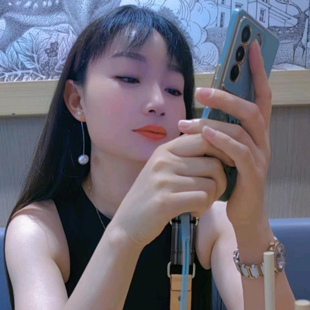 通江爱美衣店，小王