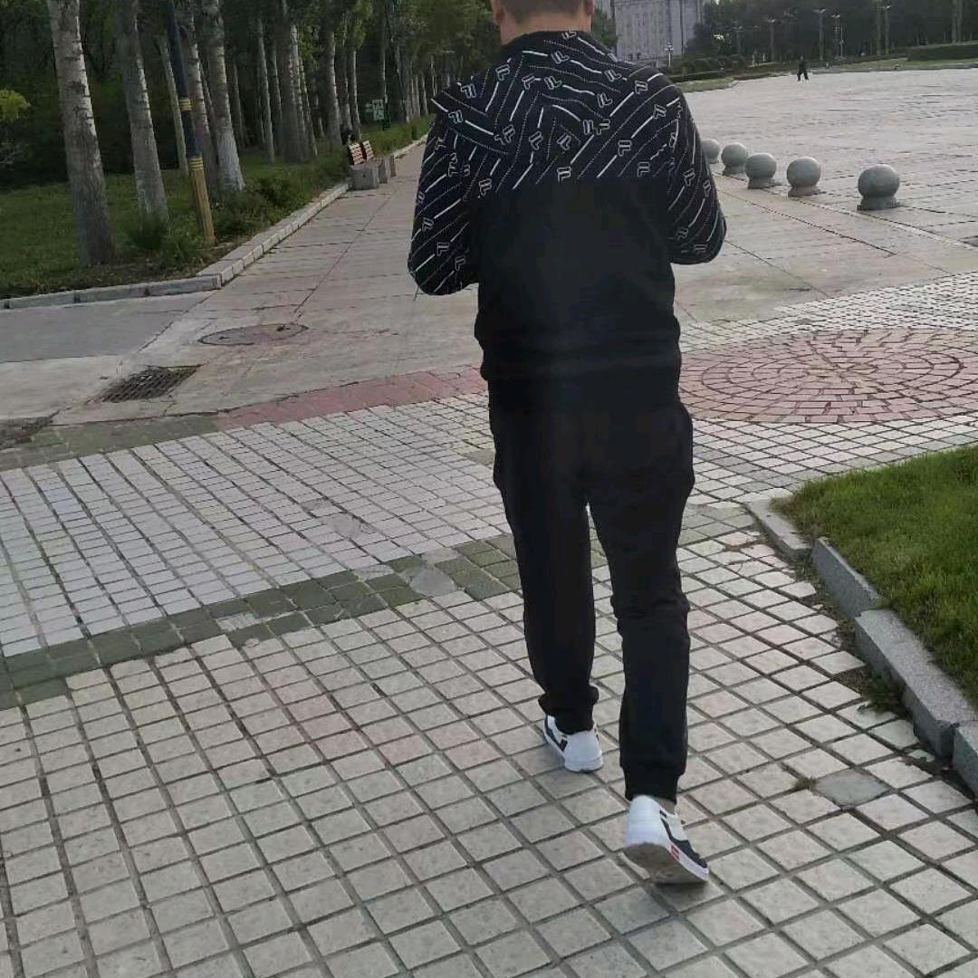 低调