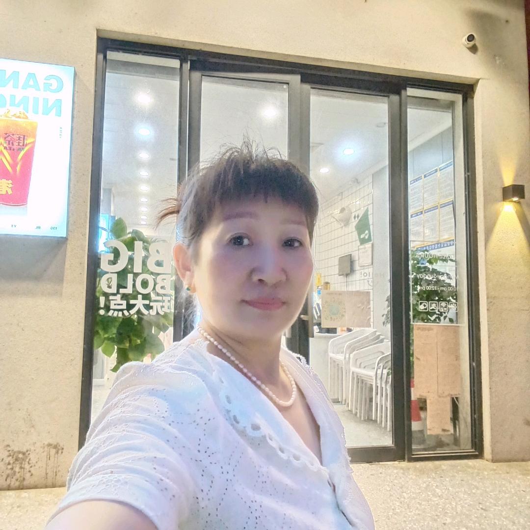 侯奕珍