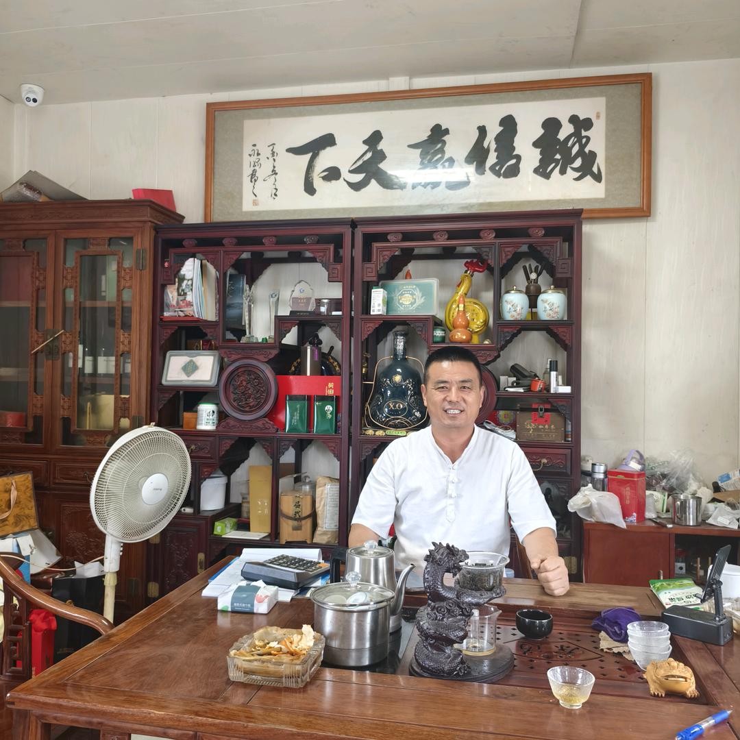 安徽亳州人，在三亚卖钢铁的虎哥