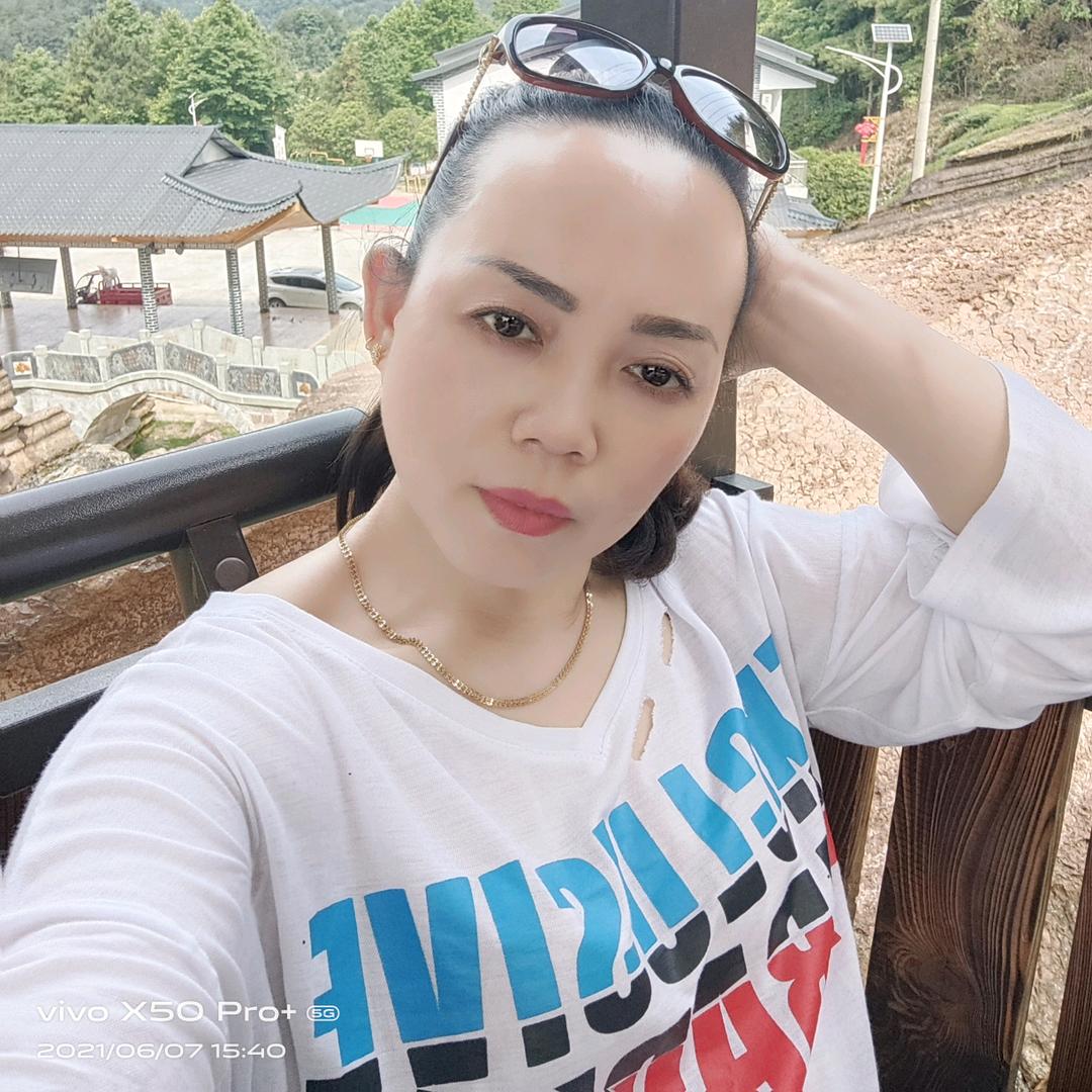 鹤峰曳舞团海艳