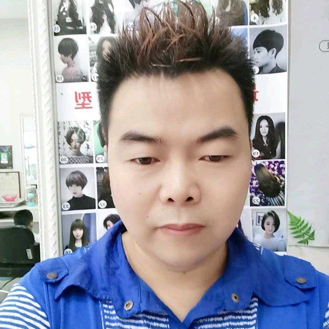 一剪钟情专业造型。