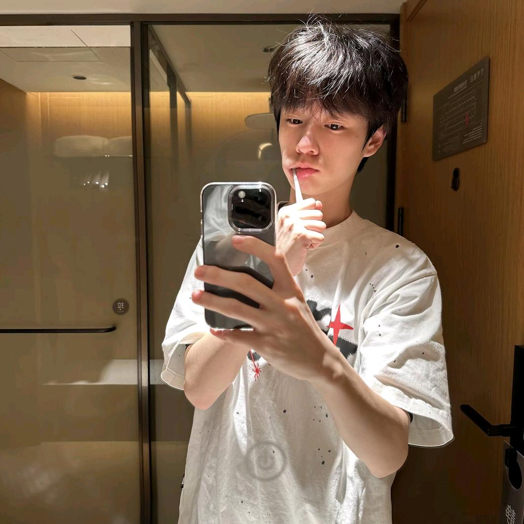 炫酷狂拽吊炸天的美少女