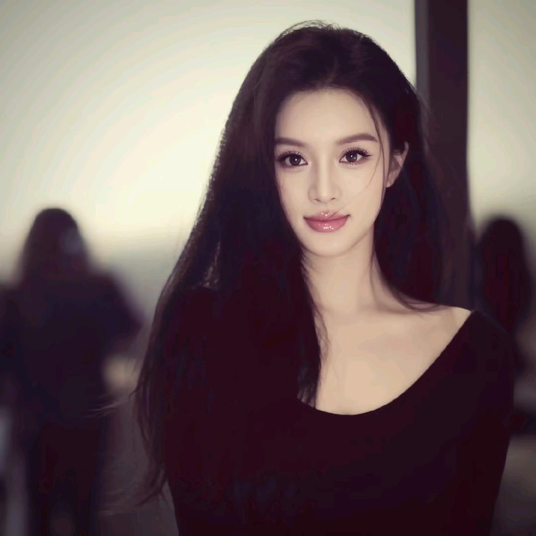 女主角.