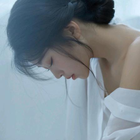 依依