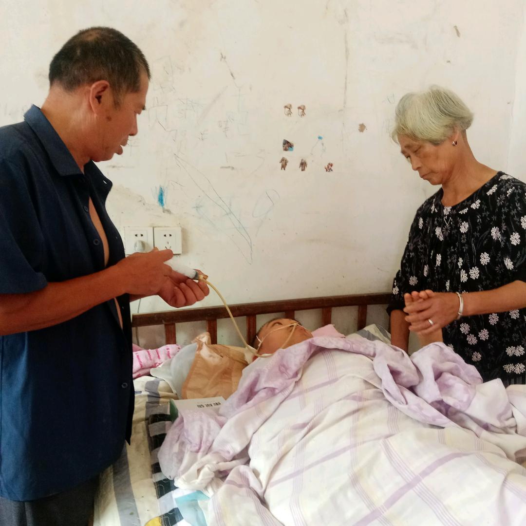 石庆松的爸爸妈妈