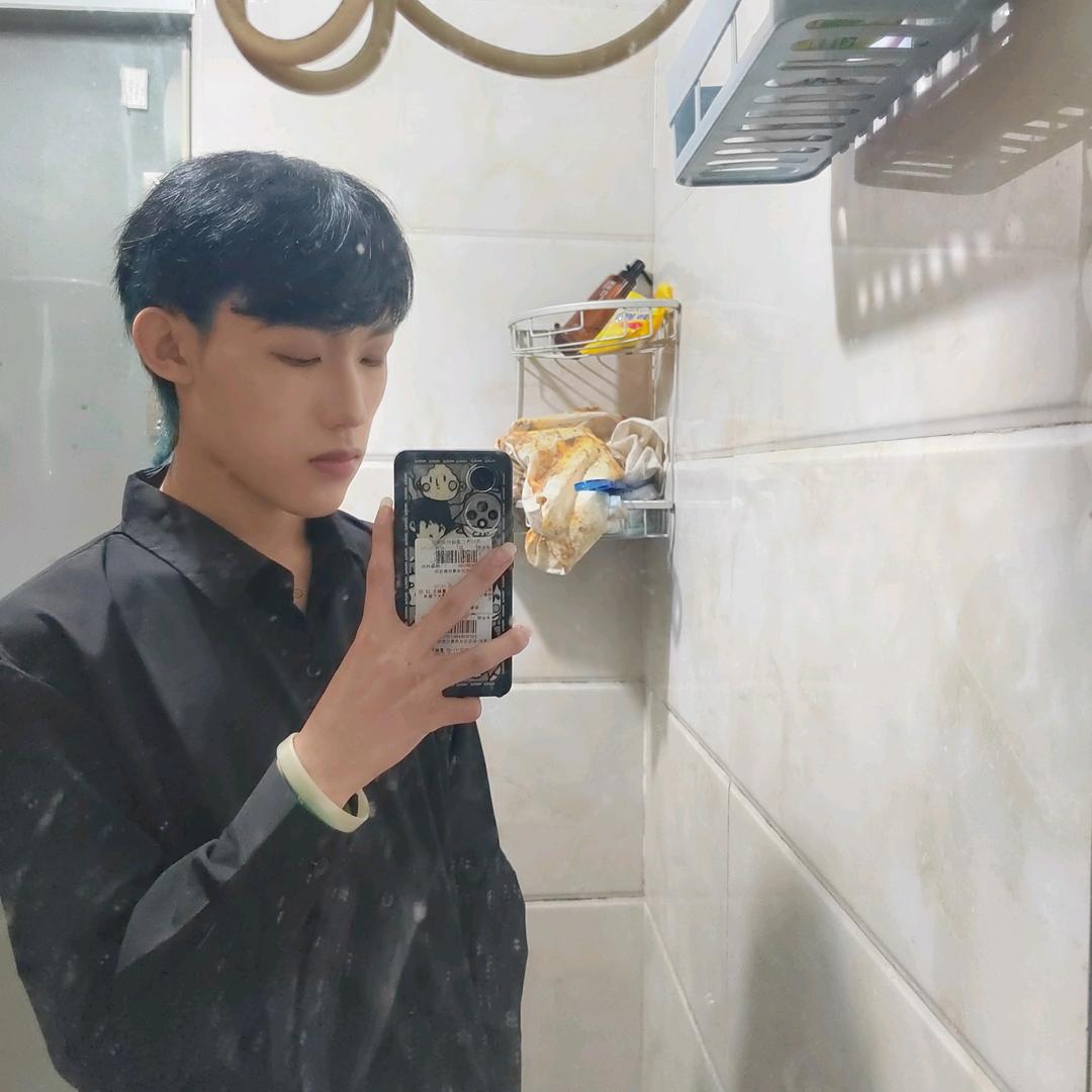 钢管小男孩💃