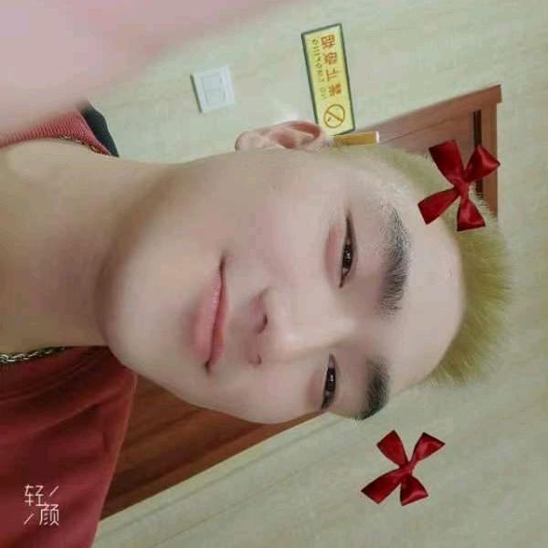 一本正经杨诗人