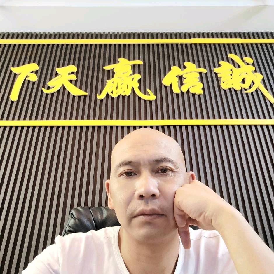 黔西装修光头哥，全屋定制衣柜
