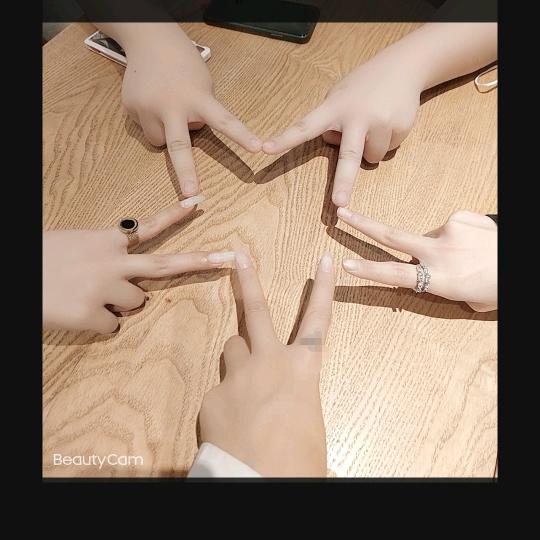 给生活比个✌🏻✌🏻✌🏻✌🏻