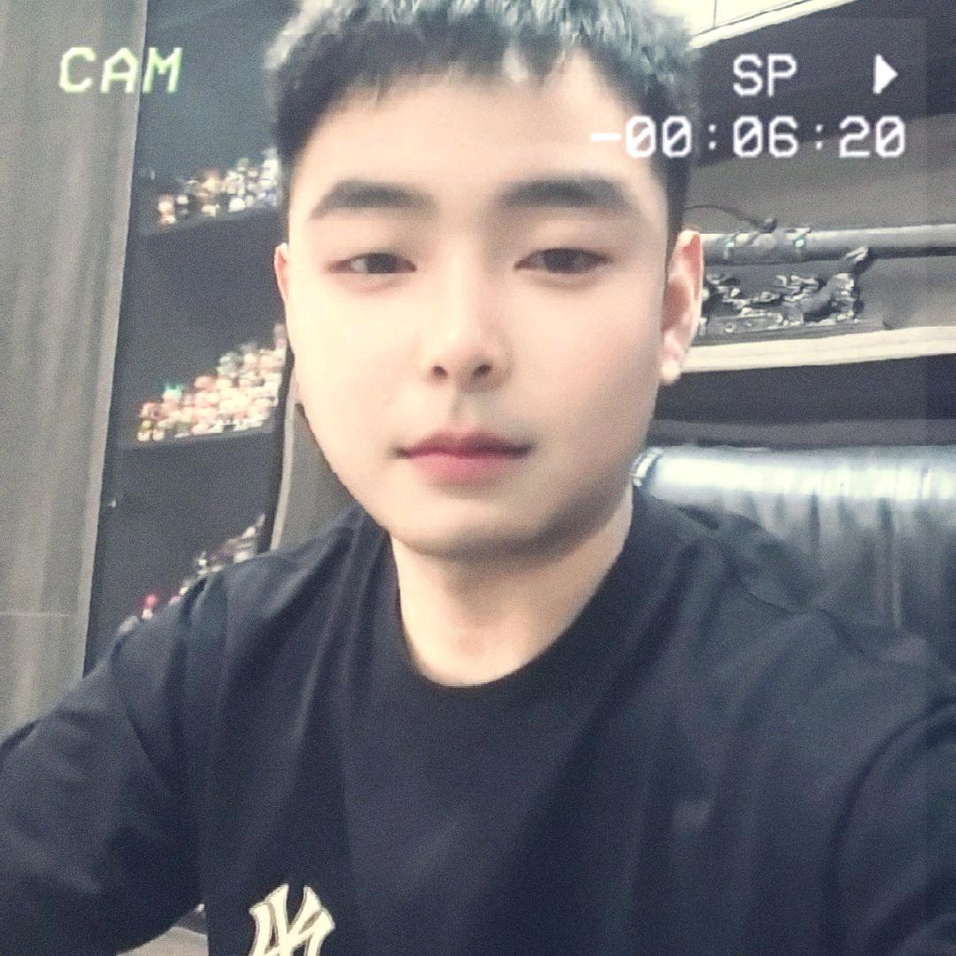 𝙃𝘼   𝙈𝙧.张 ❁ﾟ