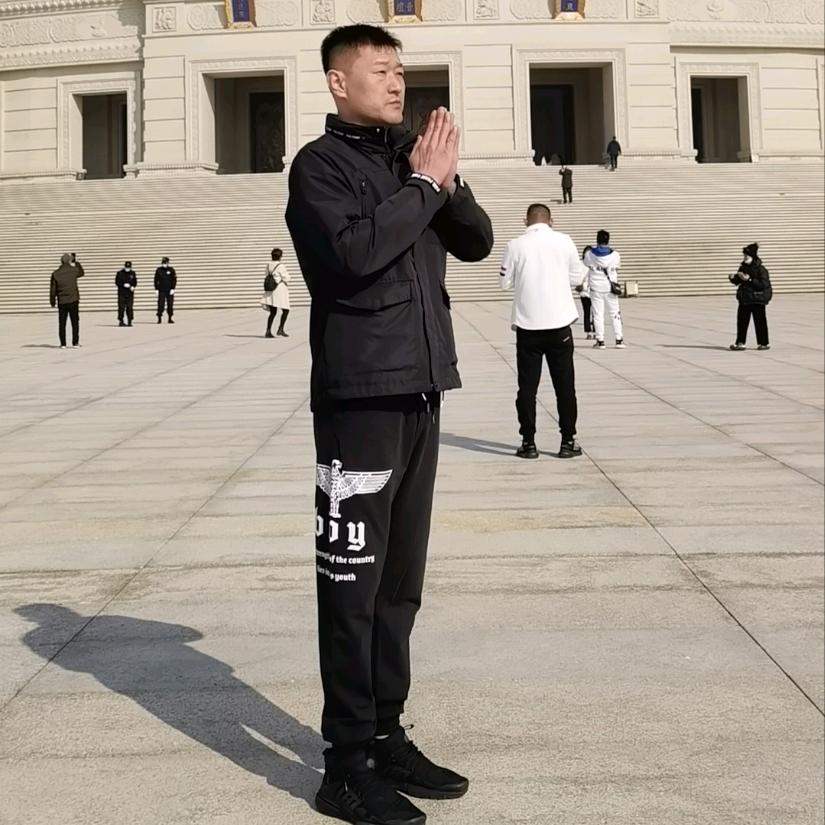 闫 杰