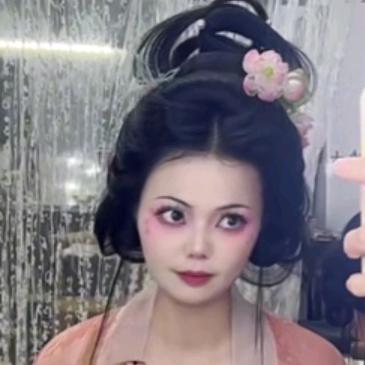 涵涵爱化妆