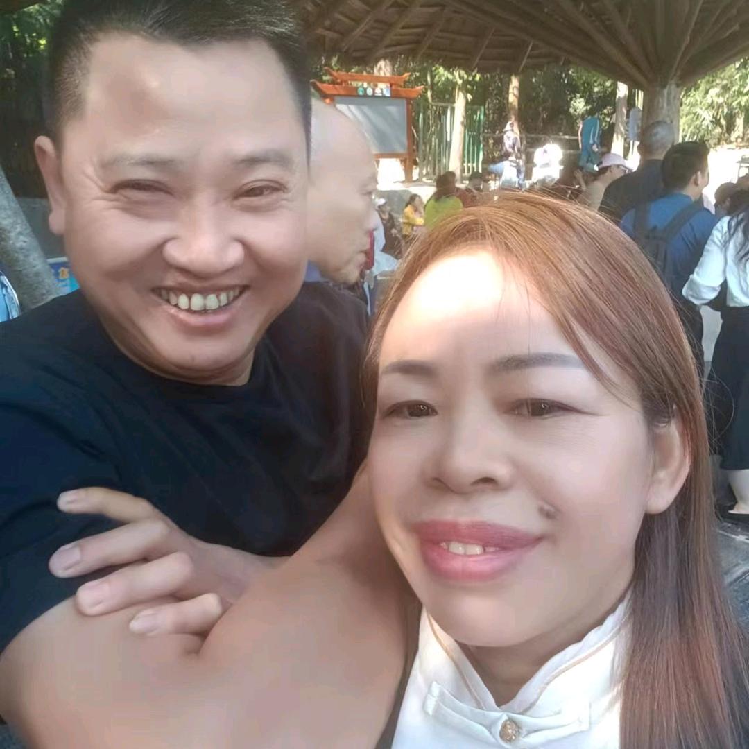 一炉烟火云H烧烤，生蚝，砂锅米线炒粉！