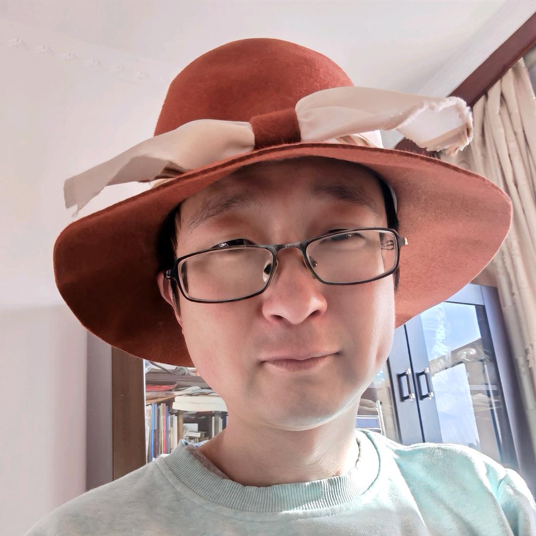 大狗熊在忙也得稀罕母北极熊