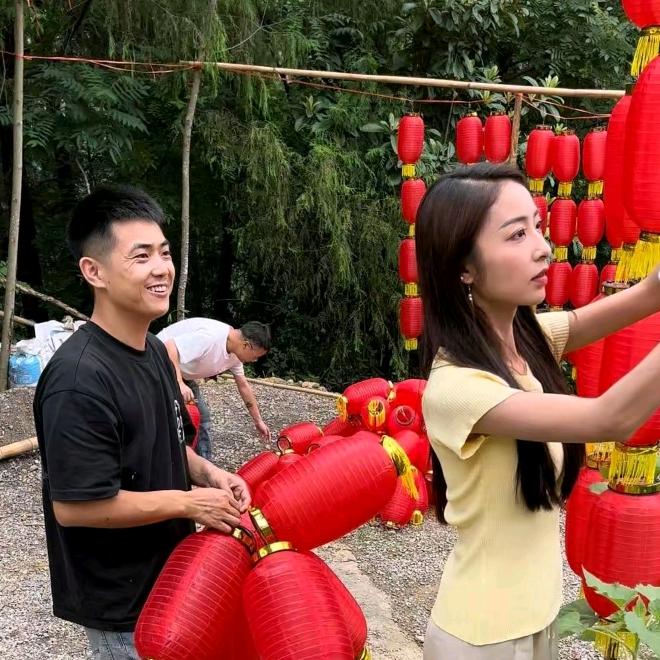 王月阿浩一家人