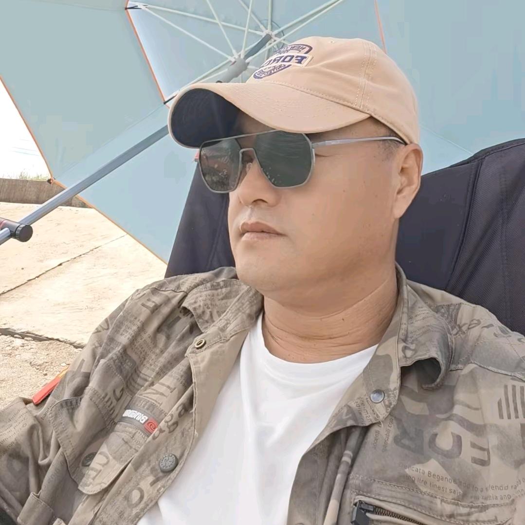 低 调 不 失 高 傲