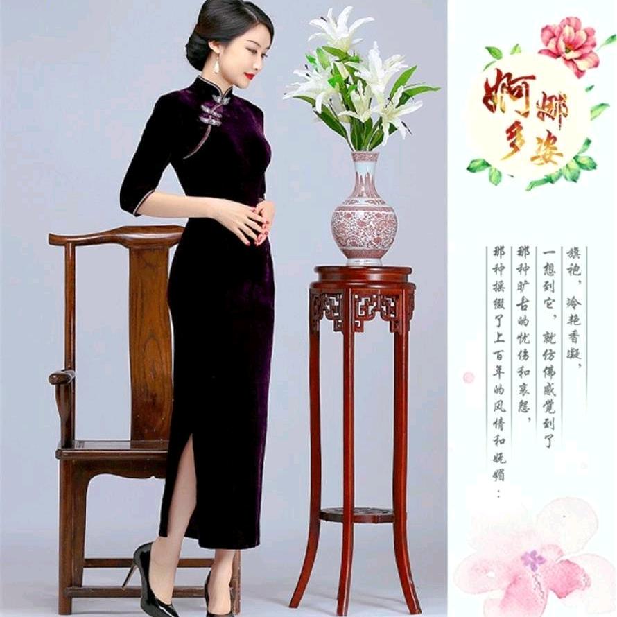绣娘典雅旗袍服饰油纸伞批发店