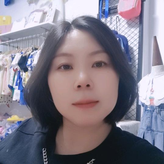 彭彭女装工厂清货
