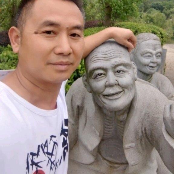 从新开始陈明发散养香猪