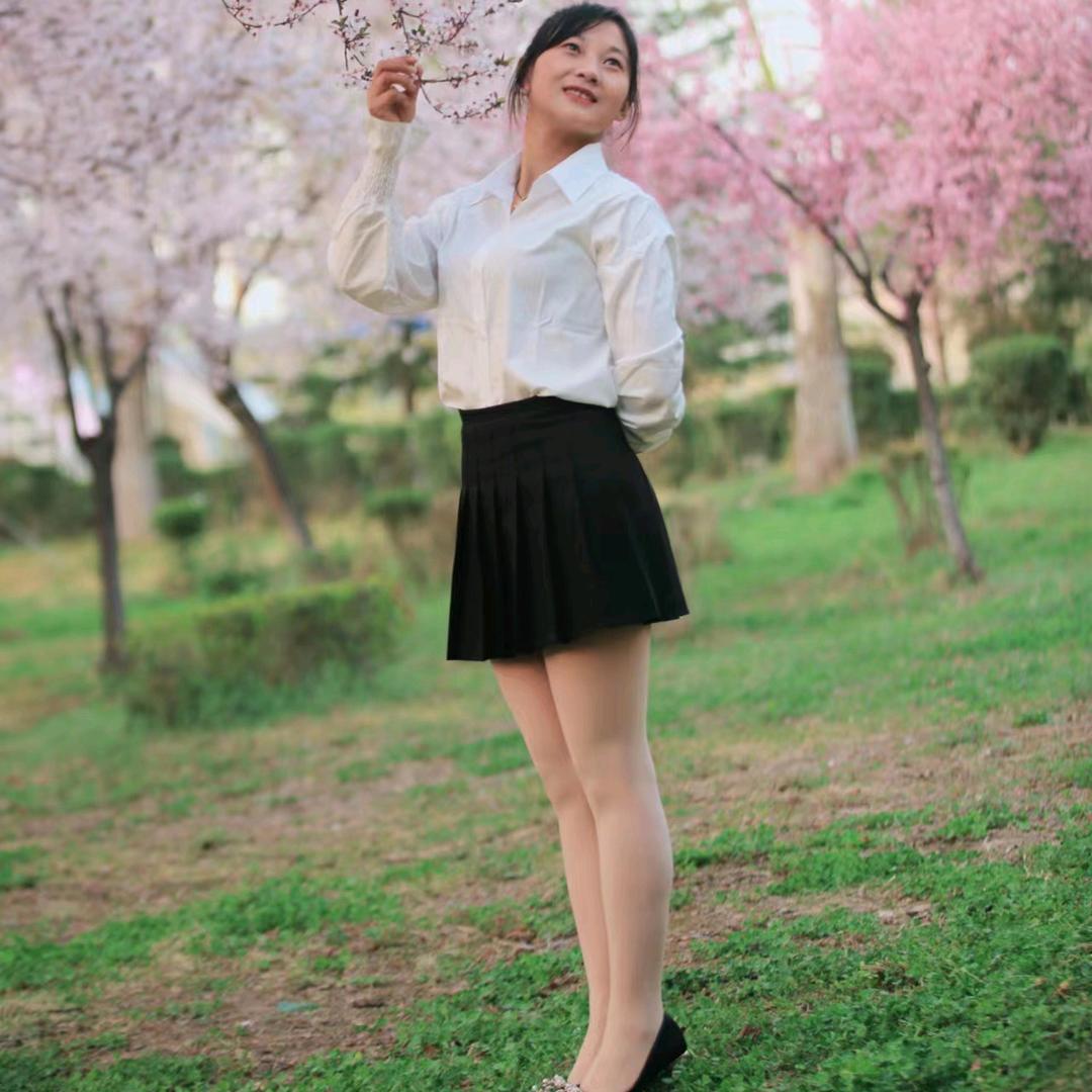 小何