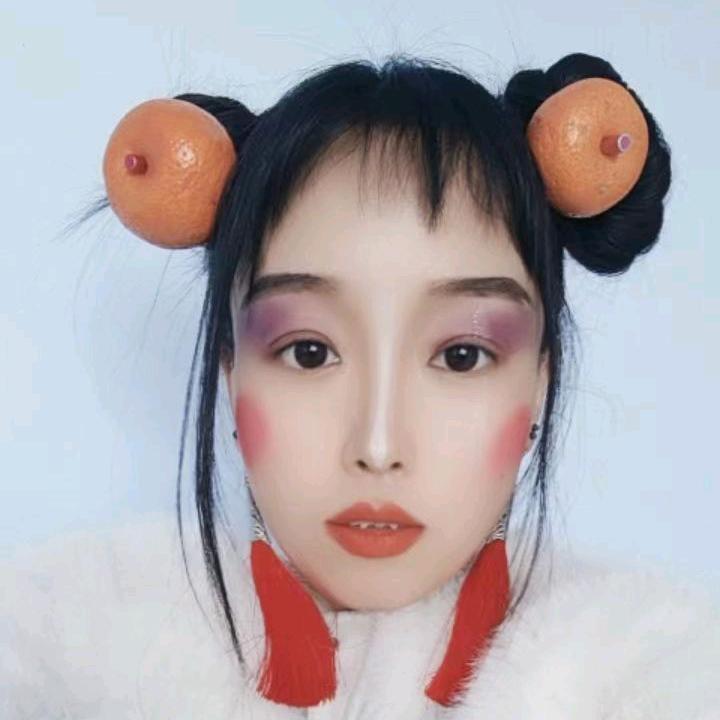爱闹的 疯丫头