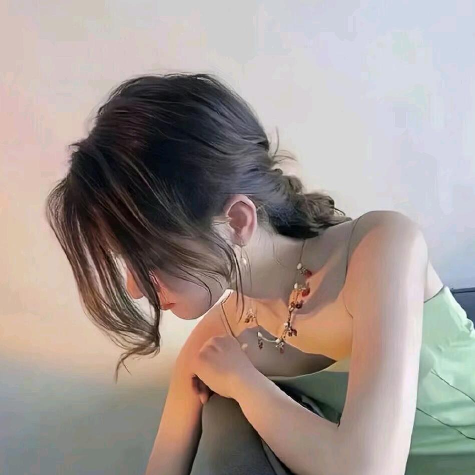旧衬衣(美甲美睫可招收学员)