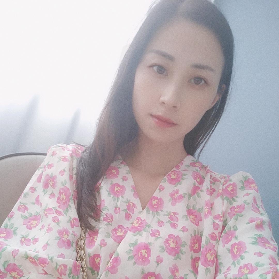 左左💄