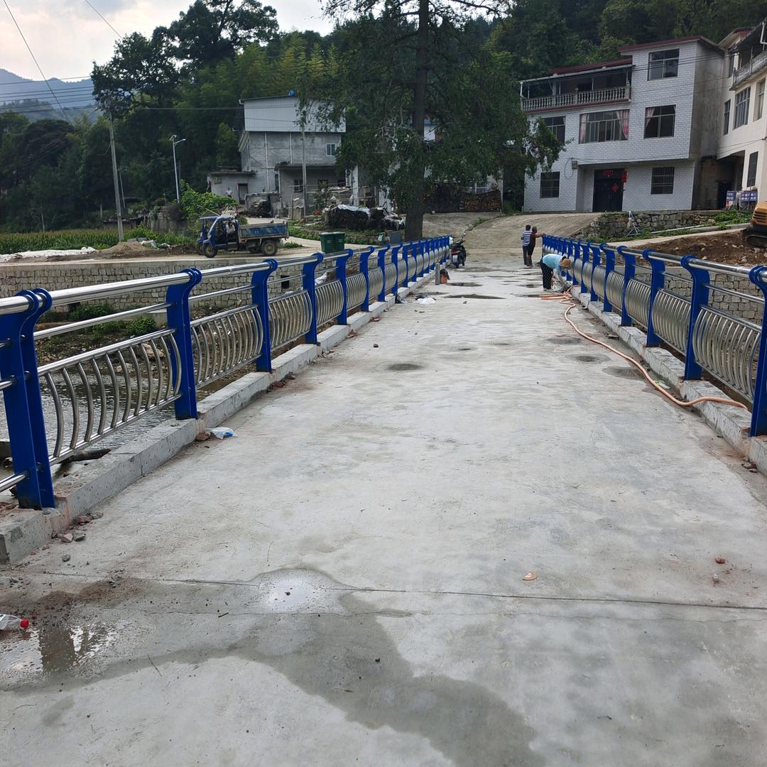 制作各种护栏的丶TiAn老丝