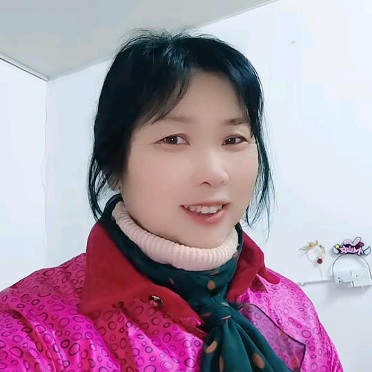 开心的高大姐。
