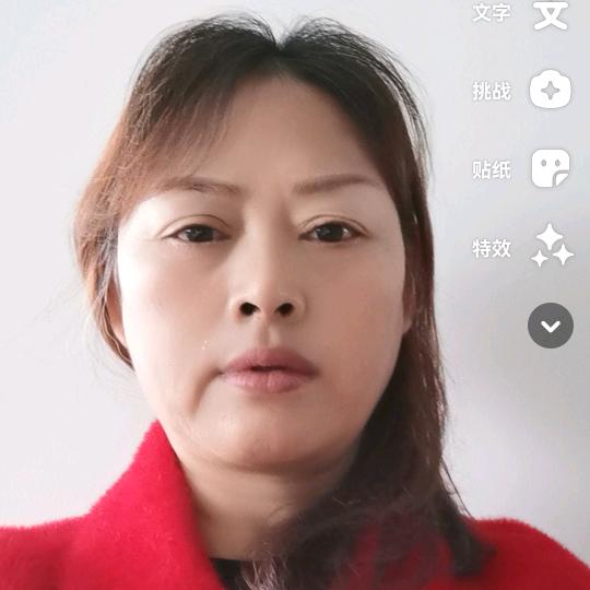 爱插花艺术的张幺姐