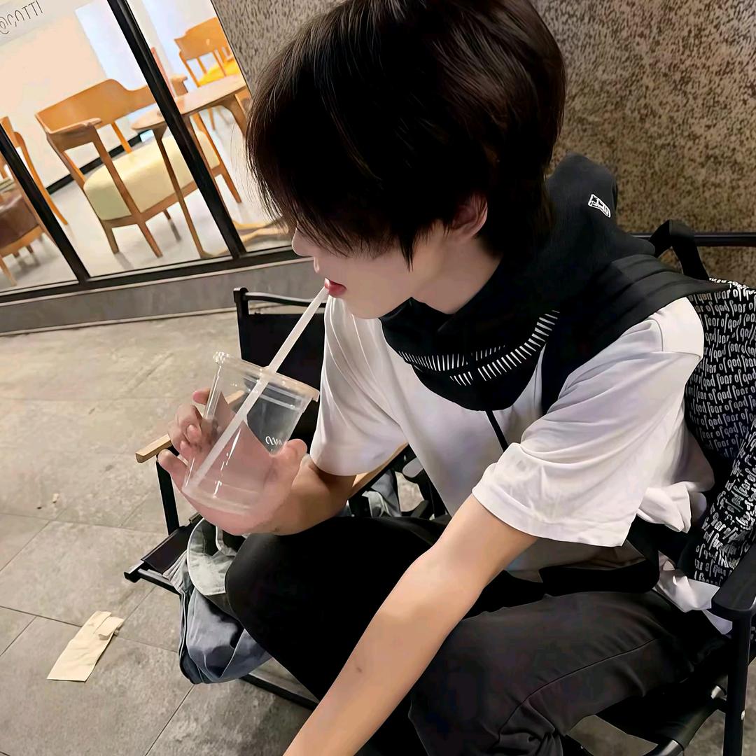 姐姐你看他.