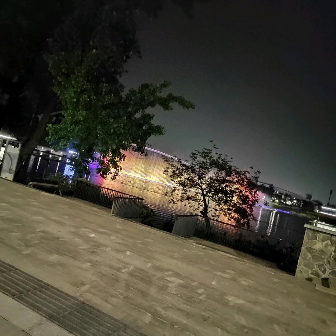 路人&