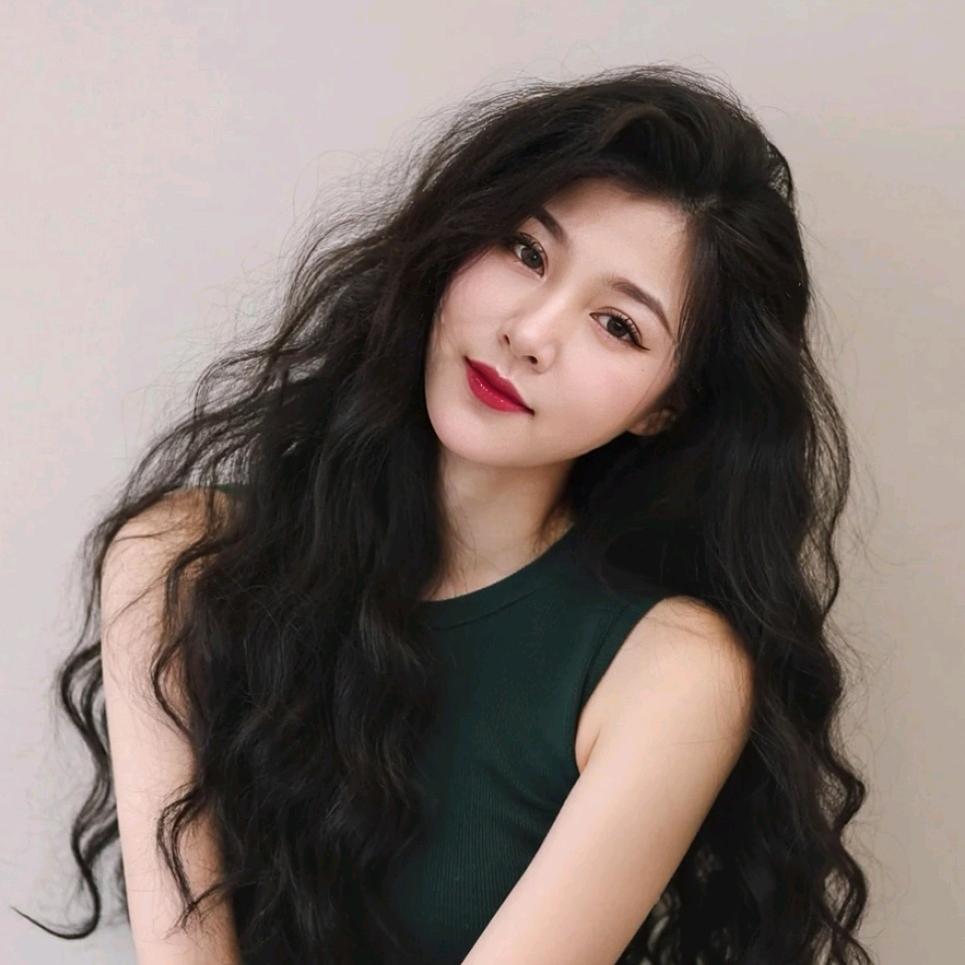 她。