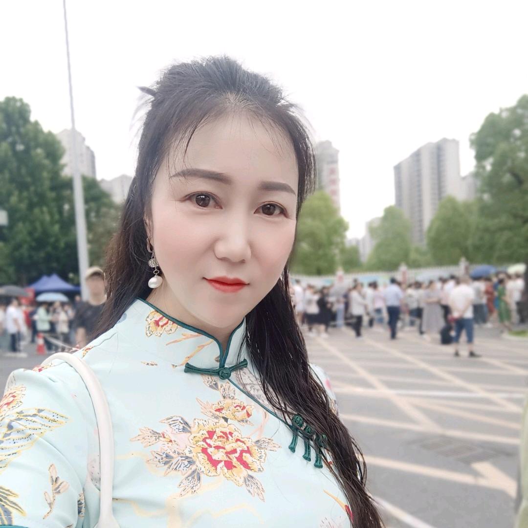 爱唱歌的春妮