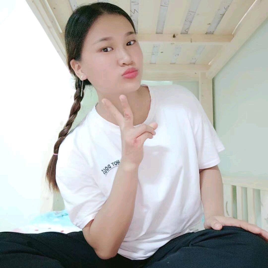 卖萌的小女孩👧🏻