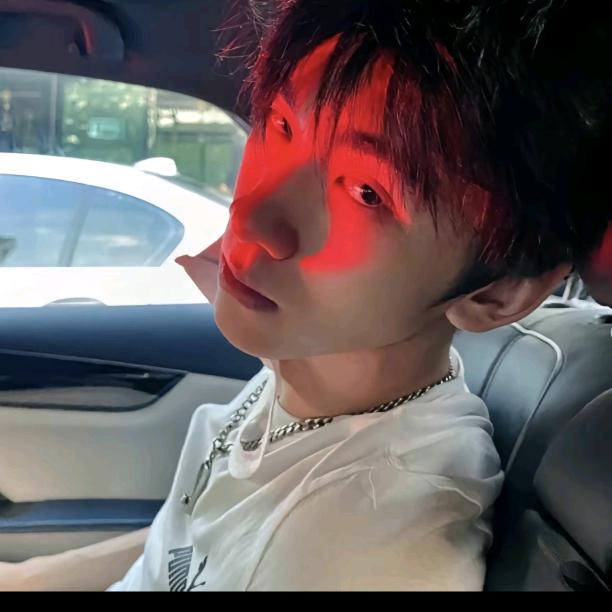 爱八卦的幸运树