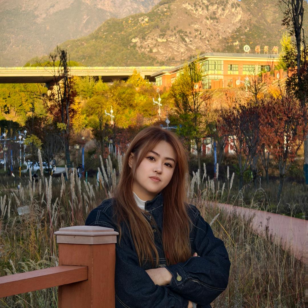 摆摊赚钱的姐姐🤑