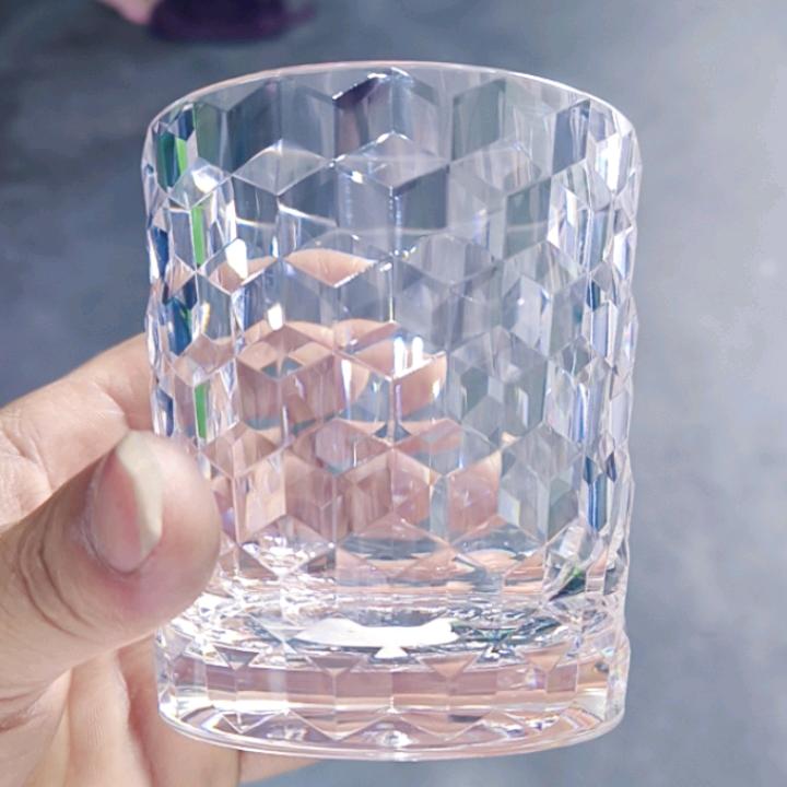 ((带着悲伤的我。))