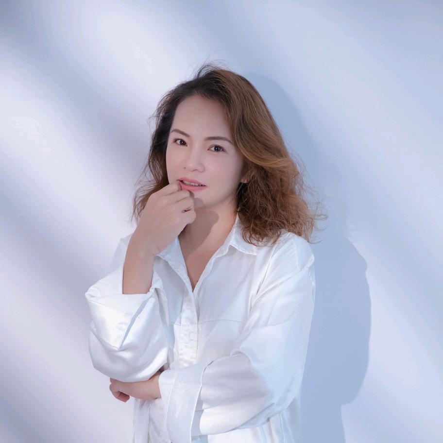 莉莉吖
