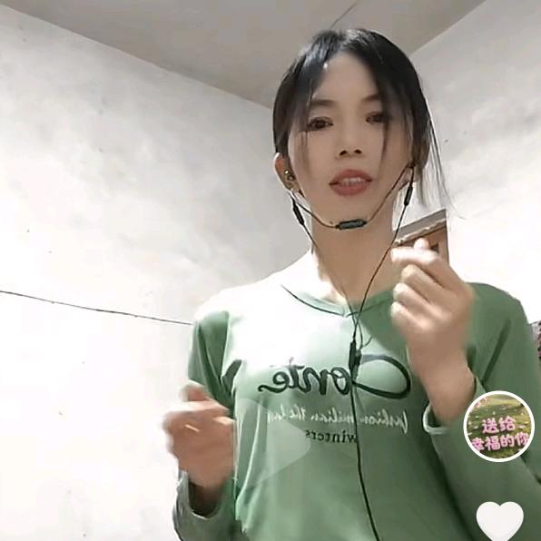 樱花首播第一天，上班族不定时开播。