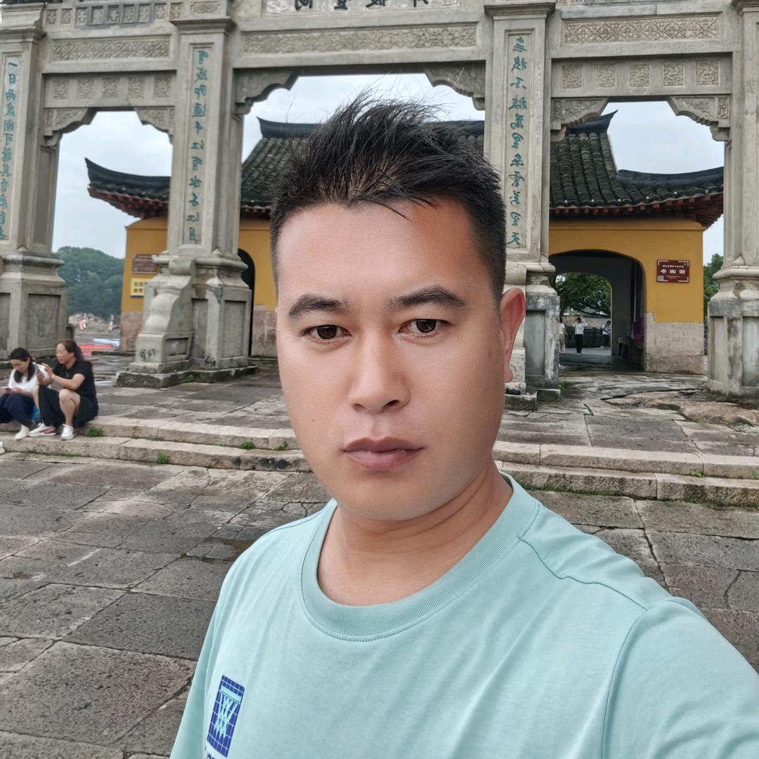 王明顺启东大葱一年四季收毛葱