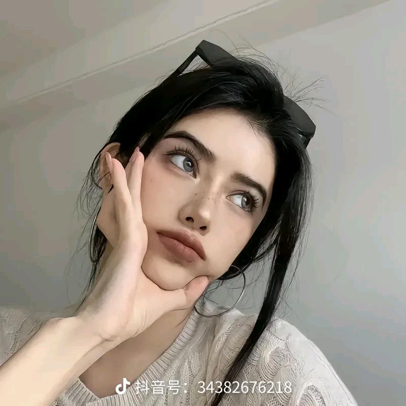 👑