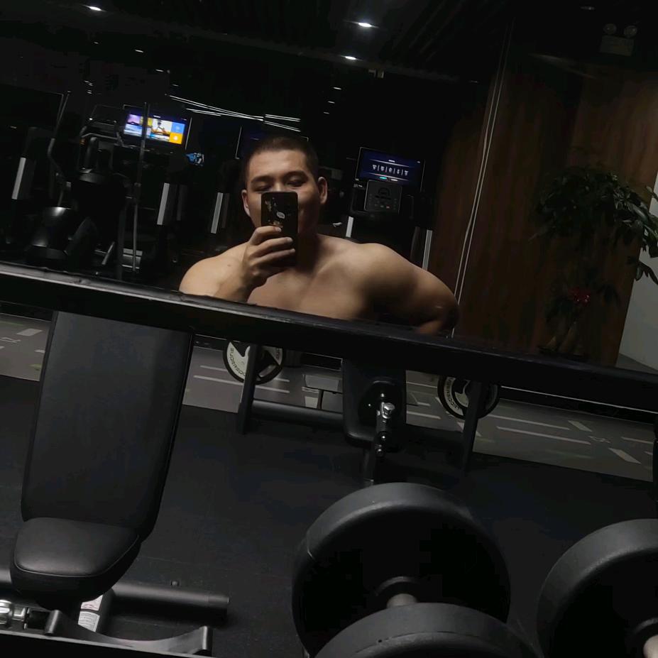 不倒翁健身上邦店河豚教练