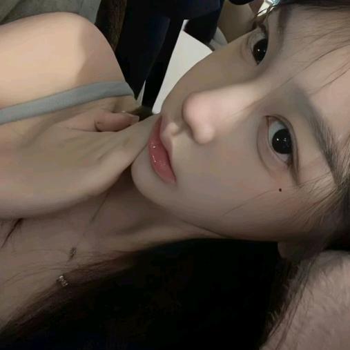 小紅有点困.