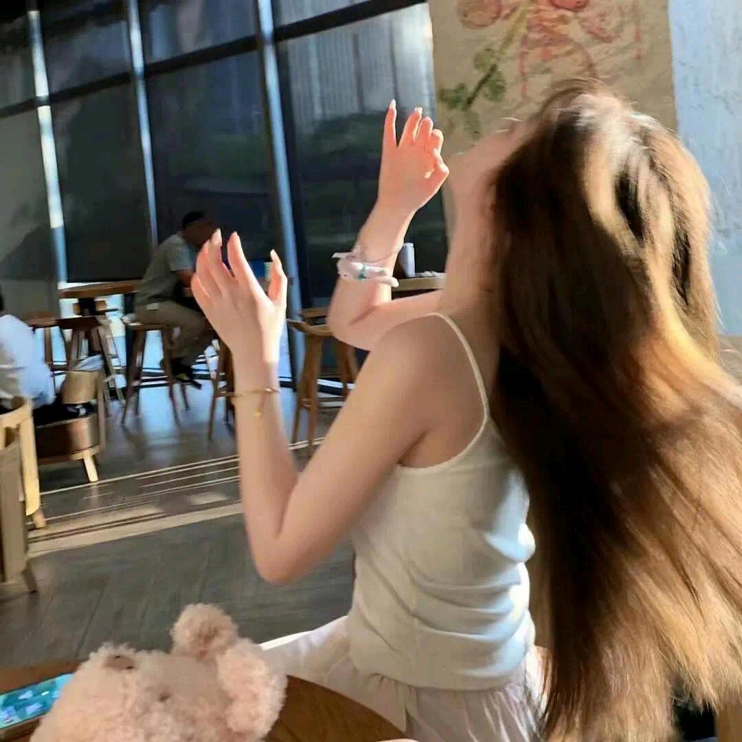 小猫没烦恼头像