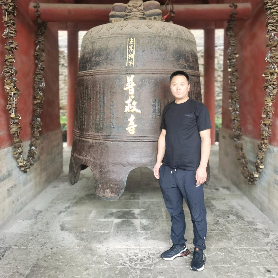 玫瑰旁的月亮
