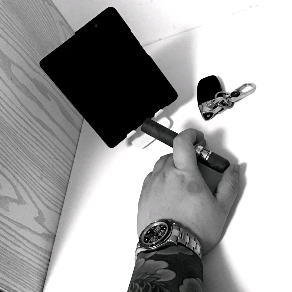 爱好雪茄的🐘🐘